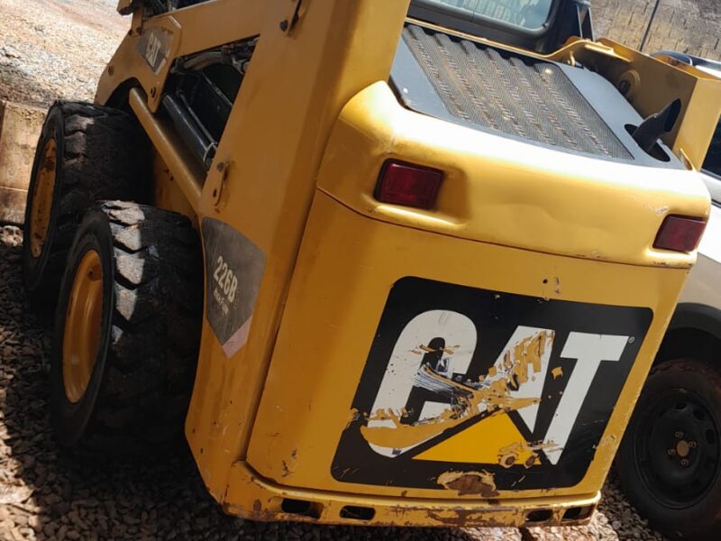 MINI CARREGADEIRA CATERPILLAR 226B